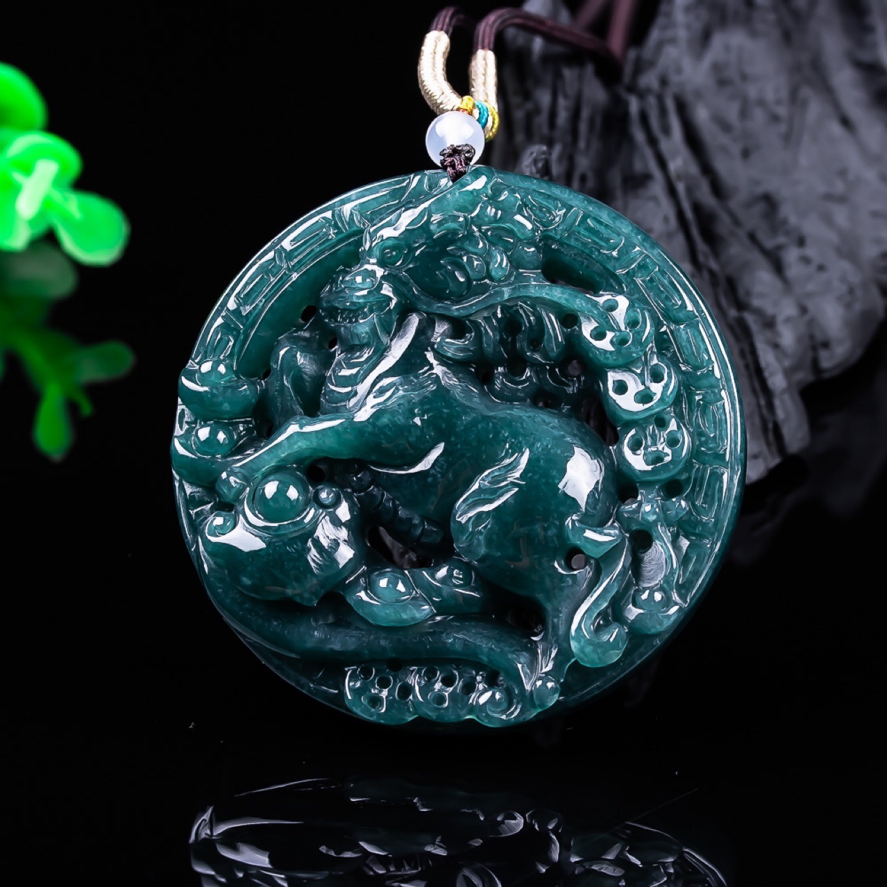 Burmese Jadeite Dragon Pendant - Vintage Fashion Necklace 评论和价格